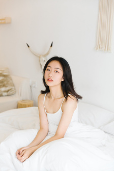 孤零飘落燕